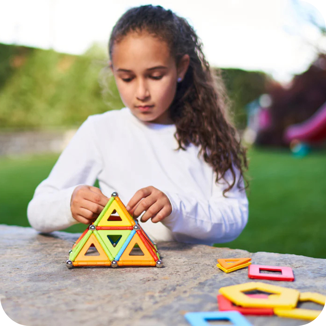 Set de Construcción Magnética con Piezas de Colores | MagnetiBuild